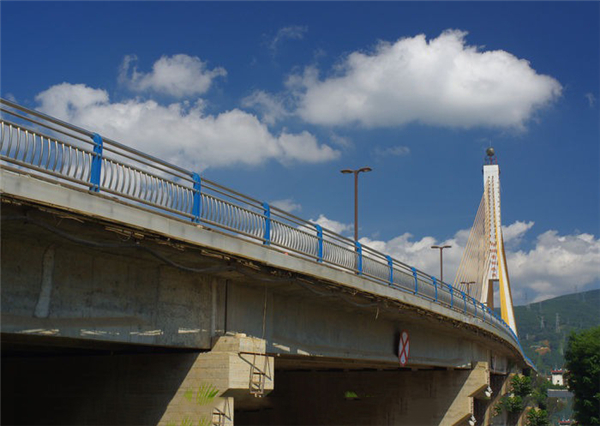 镇江304不锈钢桥梁护栏：安全、耐用与美观的完美结合