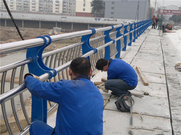 镇江不锈钢河道护栏的特性及其在城市景观中的应用