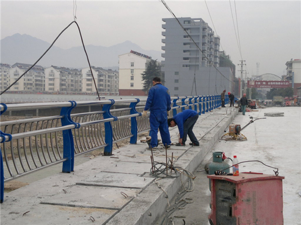镇江不锈钢复合管护栏常见问题及解决方案